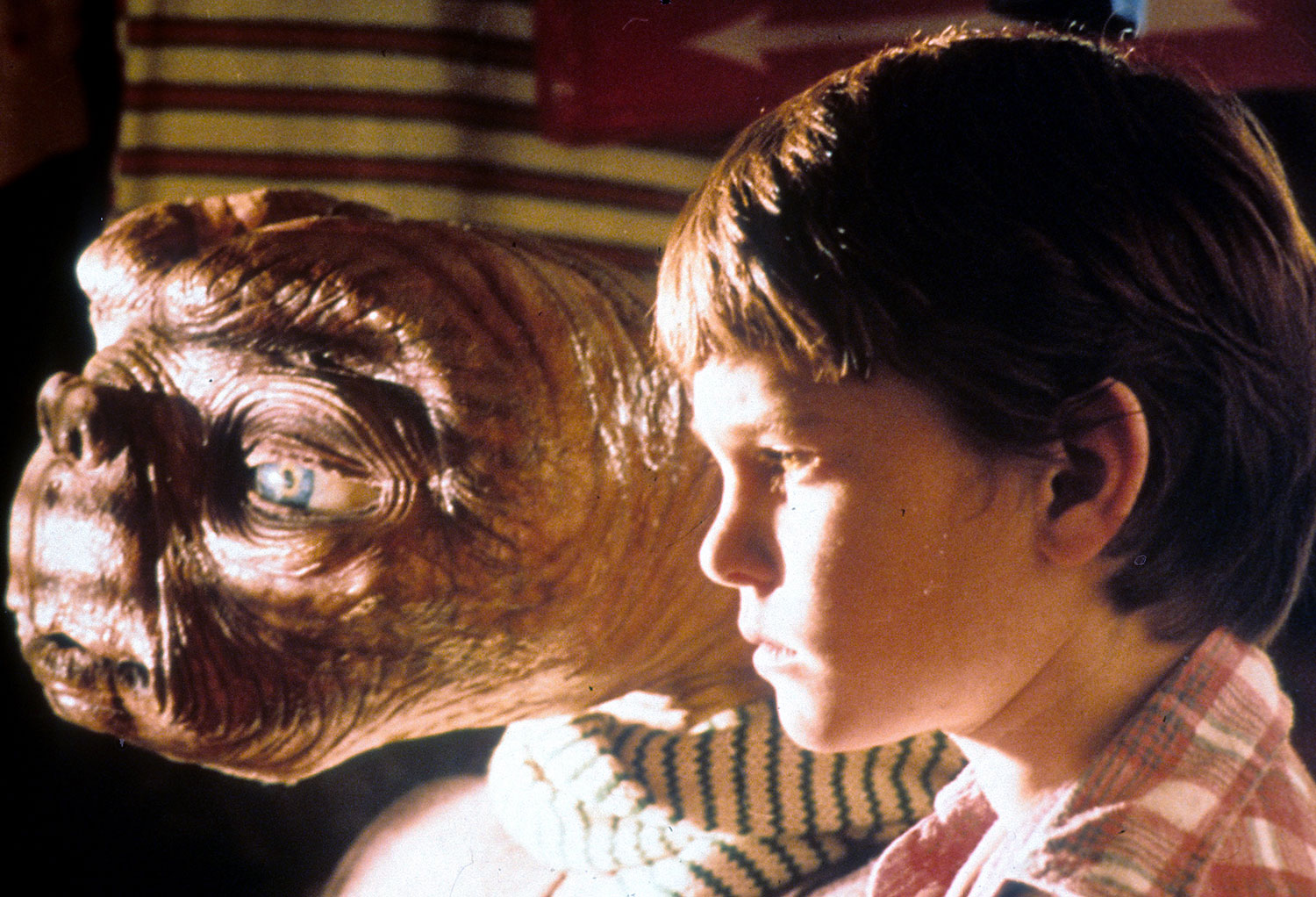 Bild från filmen ET utomjording och pojken Elliot som spelas av Henry Thomas